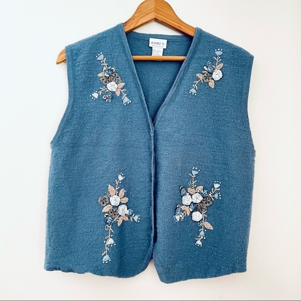 Vintage Wool Sweater Vest Blue Embroidered Floral Ribbon Medium Petite